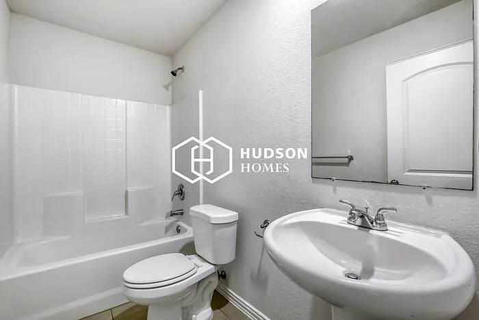 2719 William St — Photo 10