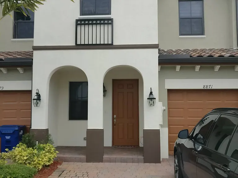 8871 NW 102nd Ct — Photo 5
