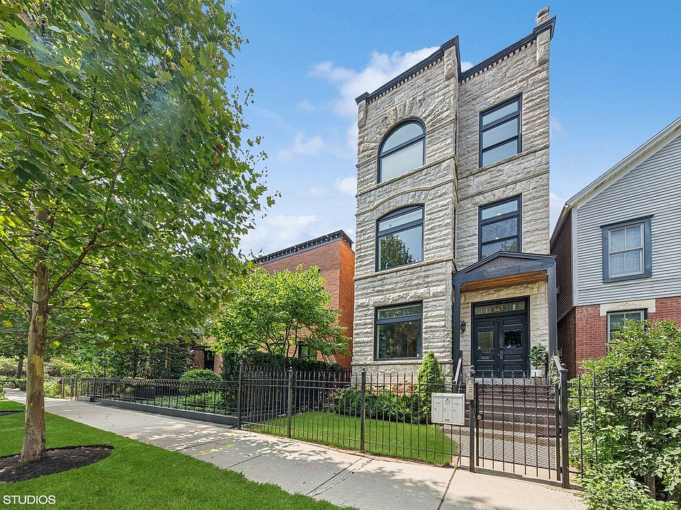1st image of 1422 N Hoyne Ave #1