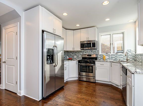 5th image of 5100 N Melvina Ave