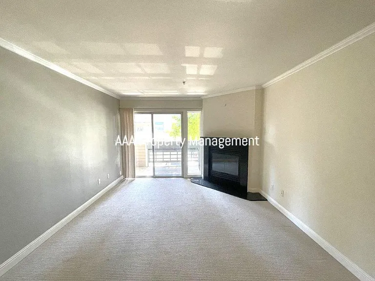 2530 Oak Rd #204 — Photo 2