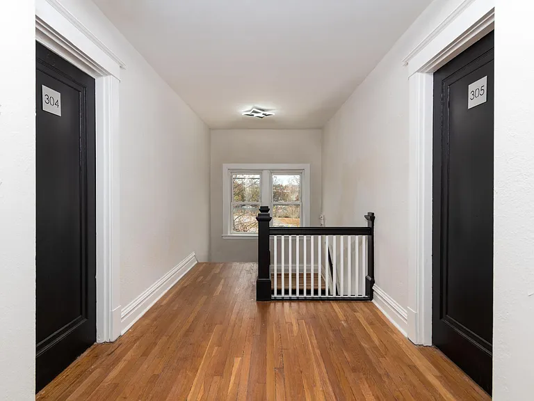 7389 Maple Ave — Photo 13