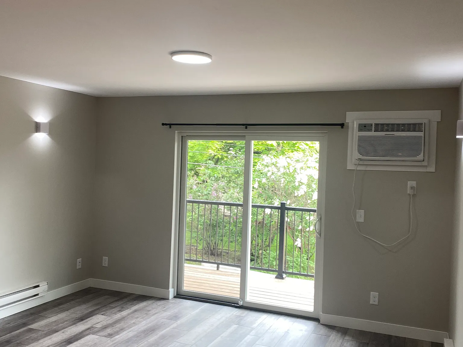 2 bed, 900 sqft, $1,400 — Photo 4