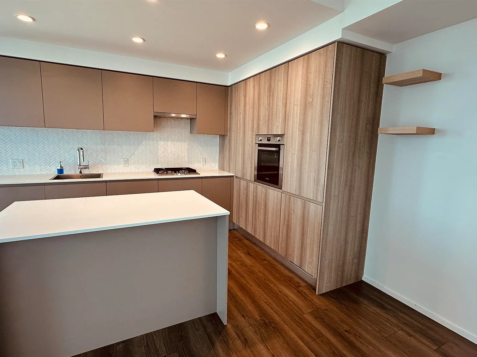 2 bed, 846 sqft, $2,900 — Photo 2