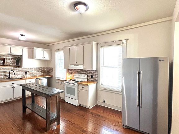 3rd image of 19647 Perrilloux Rd