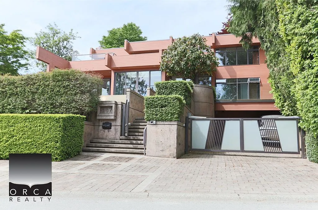 687 Beachview Drive, North Vancouver — Photo 1