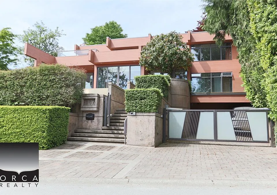 687 Beachview Dr
