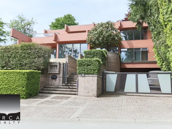 687 Beachview Dr, North Vancouver, BC V7G 1P8