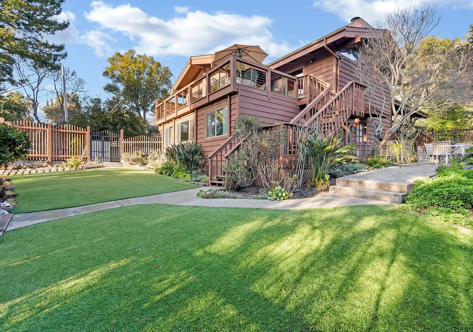 Prestigious & Gated Pasatiempo Golf Course Community — Photo 1