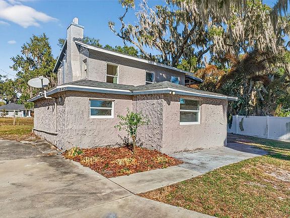 2nd image of 842 Channing Rd