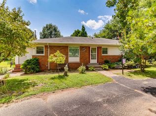 8014 Hogue Rd, Evansville, IN 47712