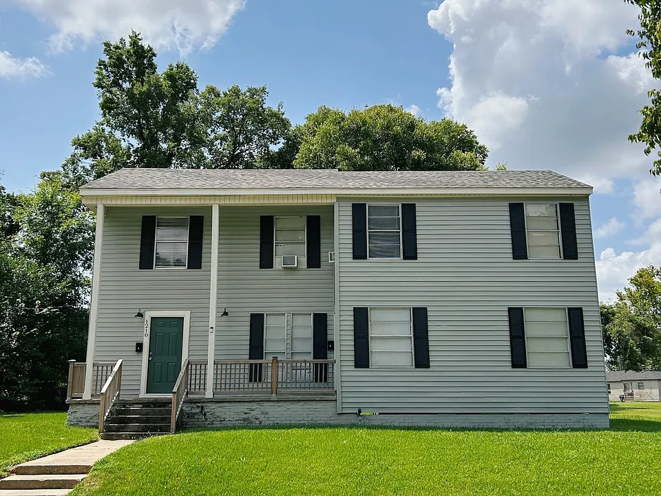 1210 Saint Charles St