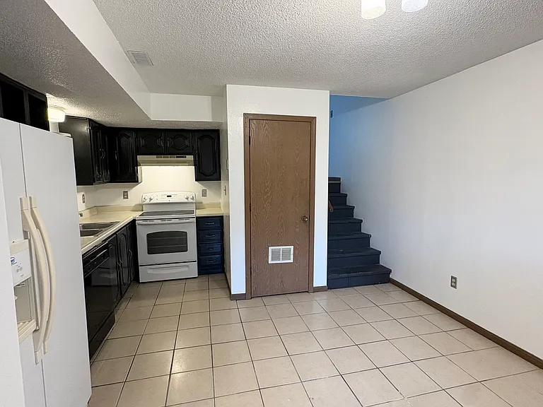 1407 Paris Rd #R — Photo 5
