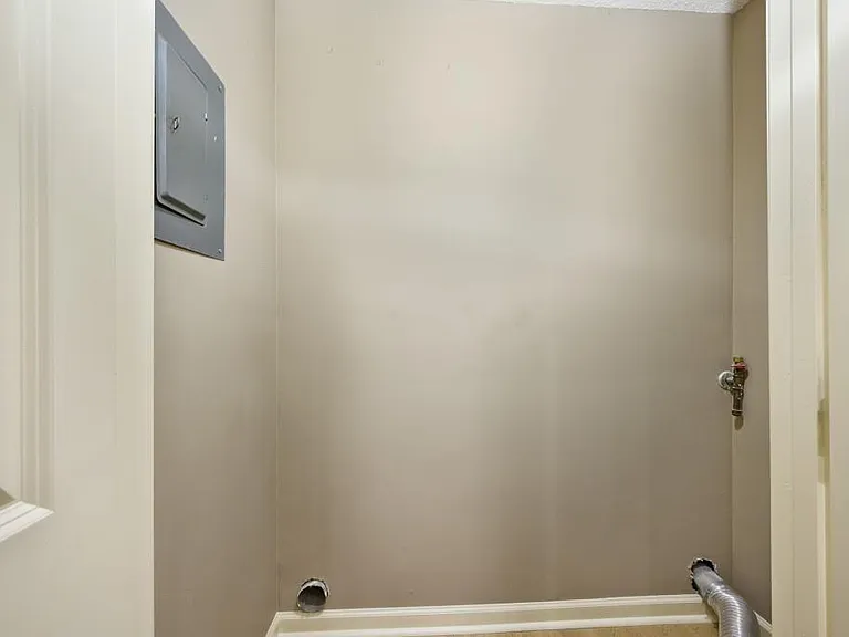 558 Emory Oaks Way — Photo 18