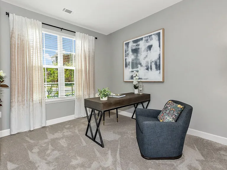 Bedroom / Home Office