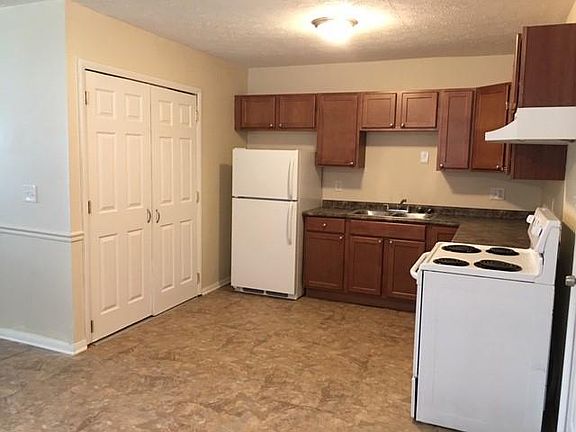 5th image of 2551 Mariposa St