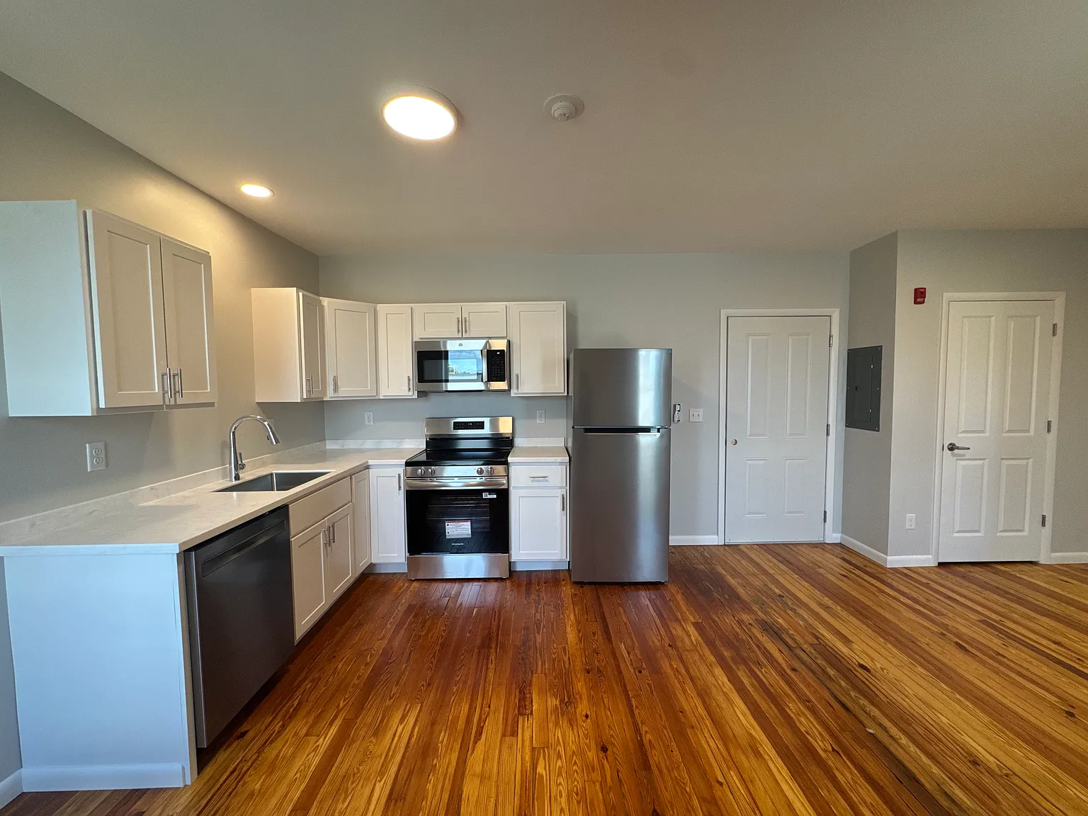 216 Main St — Photo 3