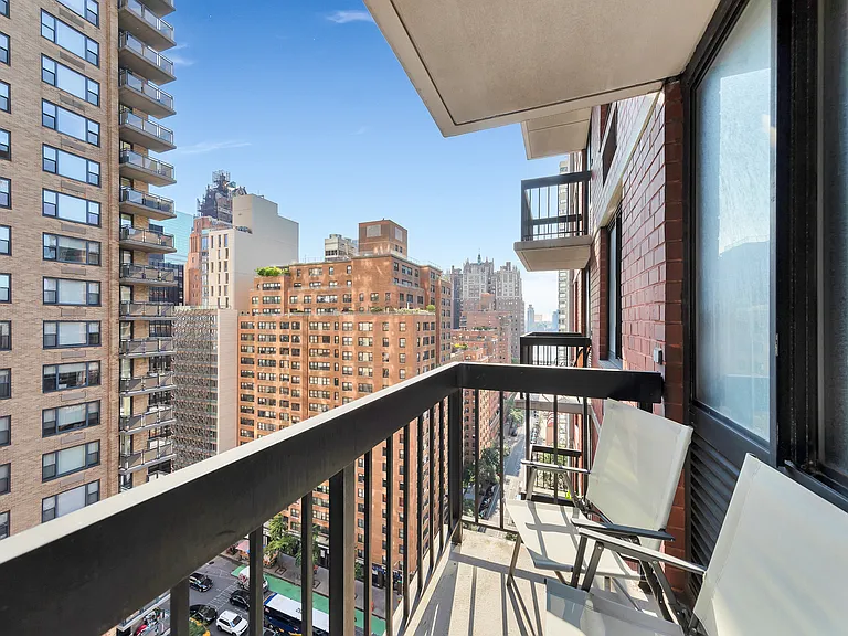 250 E 40th St #18C — Photo 3