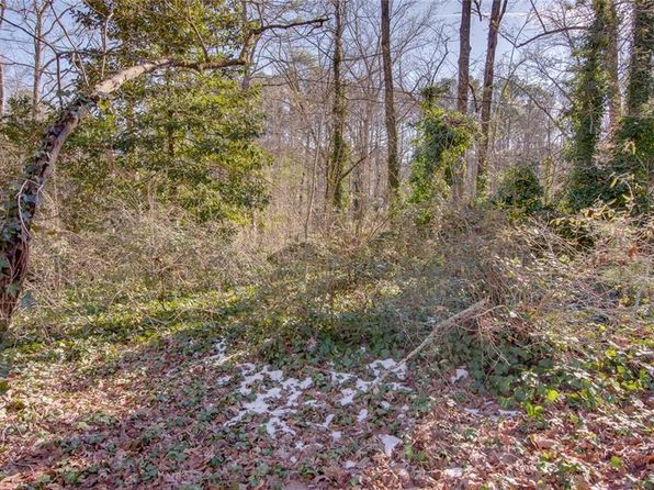 605 Spruce Dr, Pine Lake, GA 30072