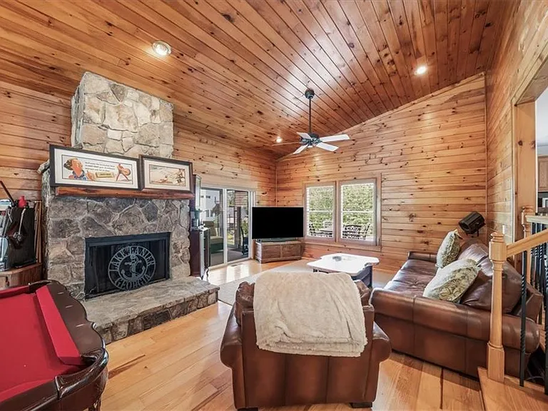 6340 Reives Rd — Photo 5