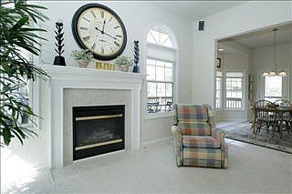 5th image of 105 Sterling Ct