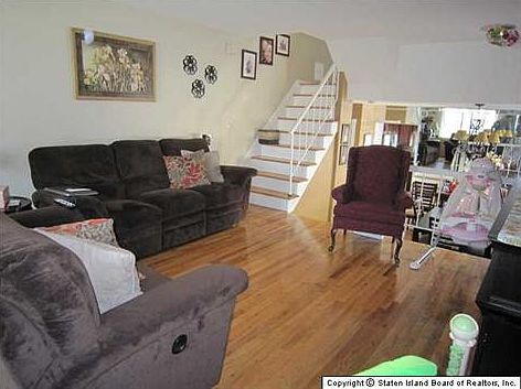2nd image of 64 Hewitt Ave