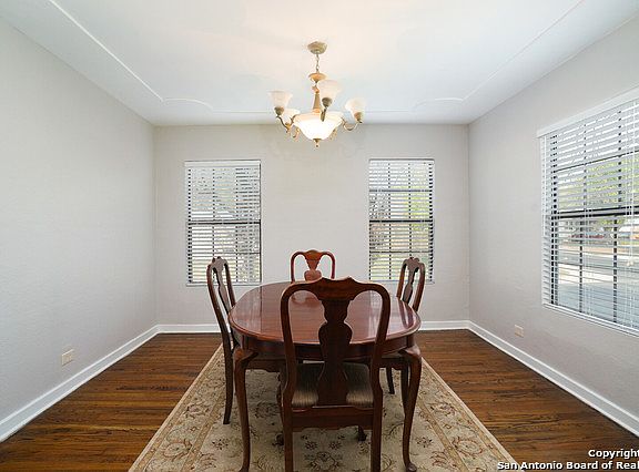 5th image of 202 LEMING DR