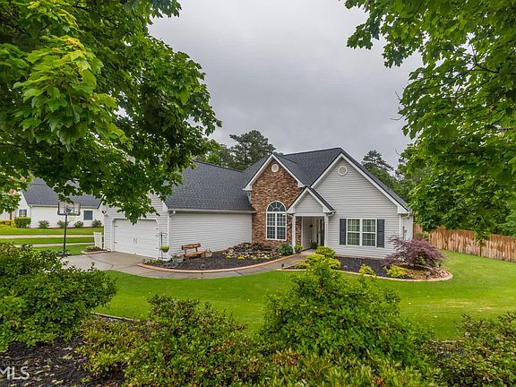 2nd image of 766 Winding Grove Ln