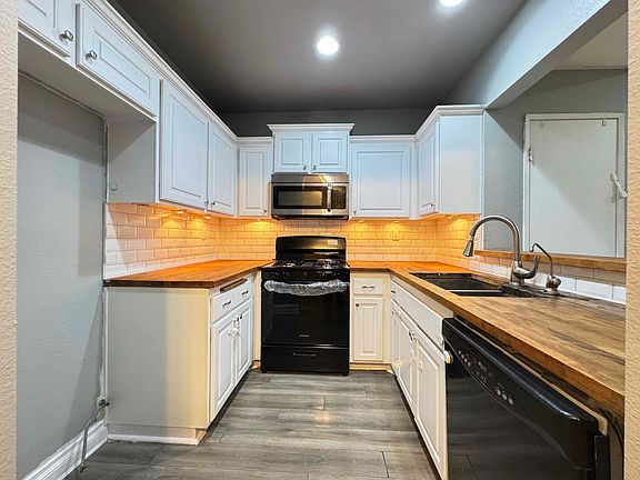 3rd image of 23811 Del Monte Dr Unit 112