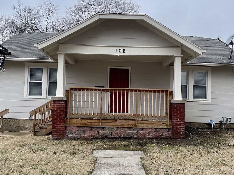 1st image of 108 S Hawthorne Ave