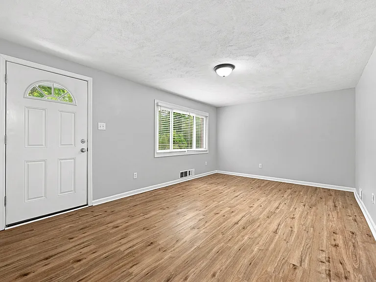 56 Pointview Rd — Photo 6