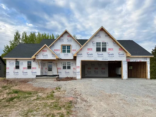 W5875 Delta Dr, Menasha, WI 54952