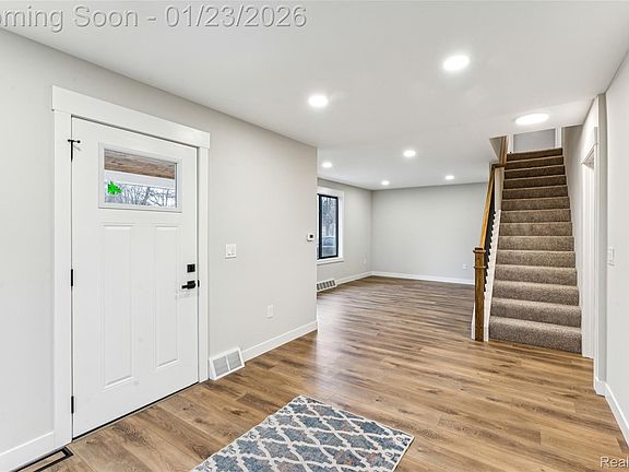 2nd image of 9398 Ortonville Rd