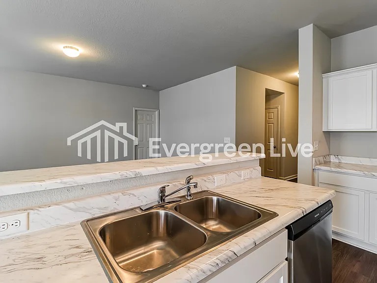 3057 Emerald Park Trl — Photo 3