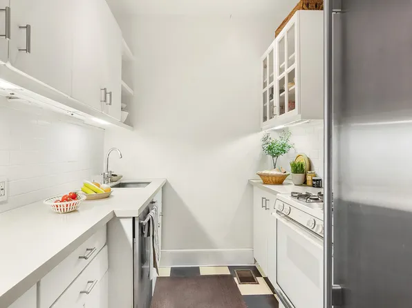 64 East 80th Street image 11 of 13