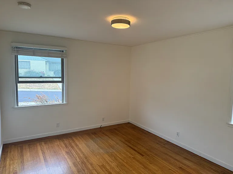 715 Cypress Ave — Photo 9