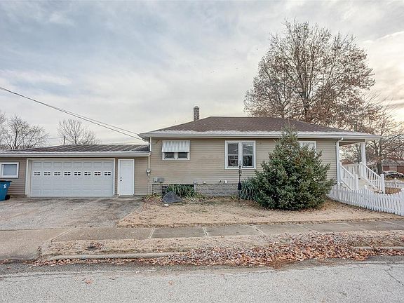3rd image of 653 Halloran Ave