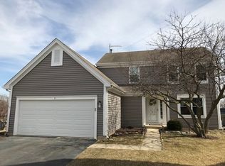 7 Locust Ct, South Elgin, IL 60177