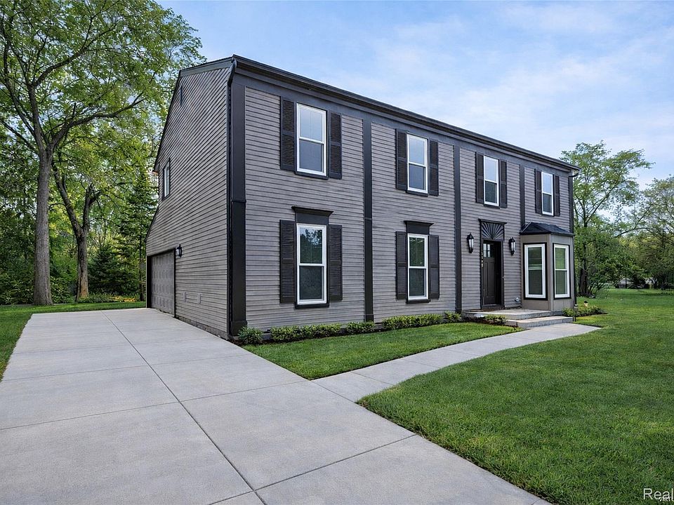 1st image of 5590 Bayswater Rd