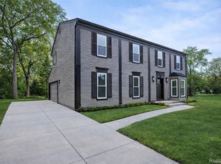 5590 Bayswater Rd, West Bloomfield, MI 48322