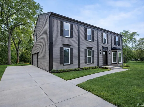 5590 Bayswater Rd, West Bloomfield, MI 48322