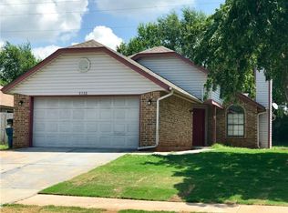 2332 Grapevine Dr, Midwest City, OK 73130