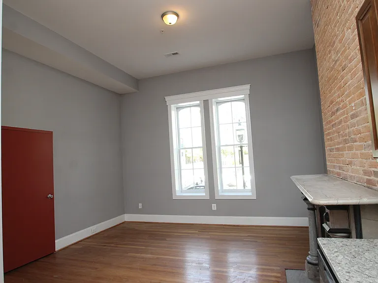 211 W Lanvale St — Photo 7