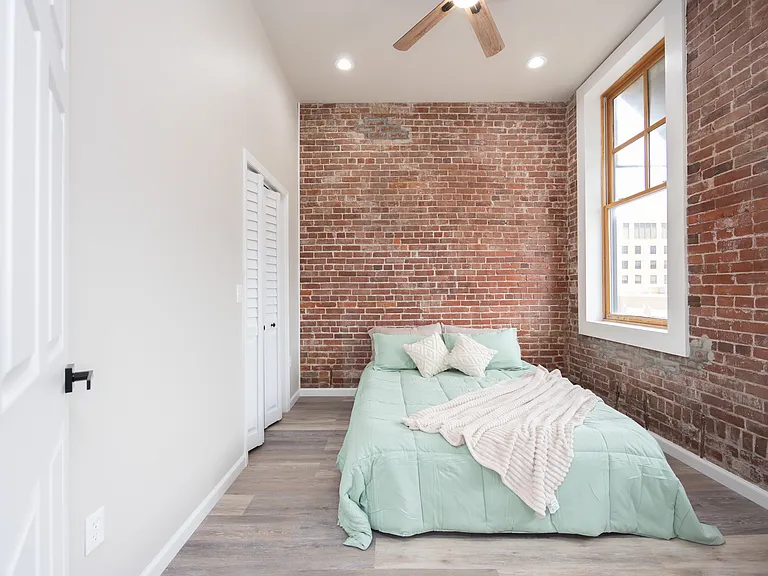 201 E Grand Ave #1 — Photo 12