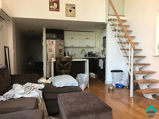 Rented by EXR | media 12