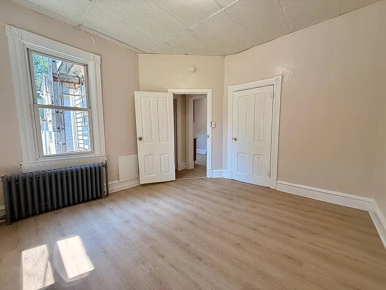 303 N Laurel St — Photo 27