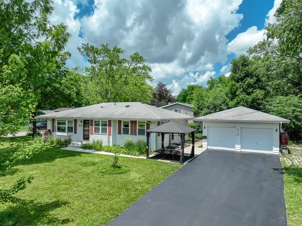 630 Stewart Ave, Woodstock, IL 60098