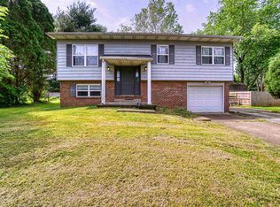 7355 Oakpark Dr, Newburgh, IN