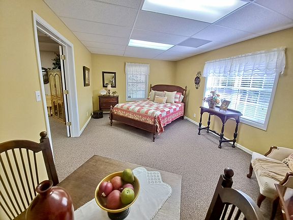 33rd image of 498 Dearman St