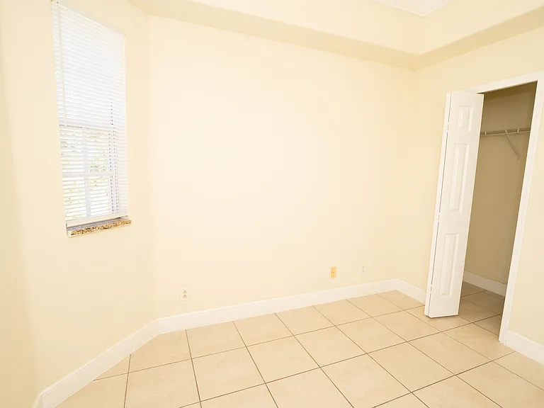 325 NE 23rd Ave #21 — Photo 14